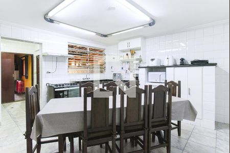 Casa à venda com 227m², 4 quartos e 2 vagas Casa à venda com 227m², 4 quartos e 2 vagasCozinha