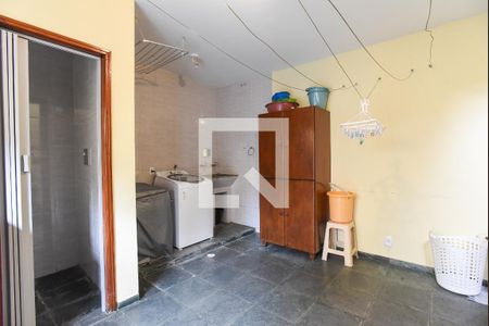 Casa à venda com 227m², 4 quartos e 2 vagas Casa à venda com 227m², 4 quartos e 2 vagasÁrea de Serviço