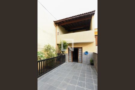 Casa à venda com 227m², 4 quartos e 2 vagas Casa à venda com 227m², 4 quartos e 2 vagasQuintal