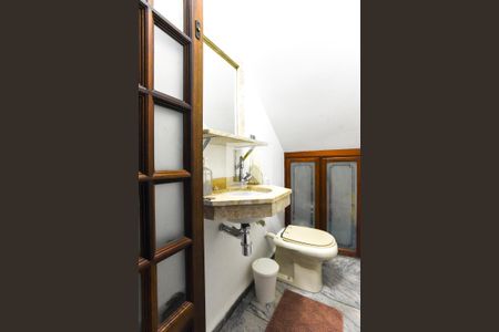 Casa à venda com 227m², 4 quartos e 2 vagas Casa à venda com 227m², 4 quartos e 2 vagasBanheiro 2