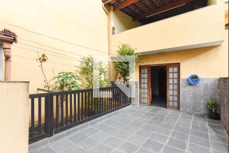 Casa à venda com 227m², 4 quartos e 2 vagas Casa à venda com 227m², 4 quartos e 2 vagasQuintal