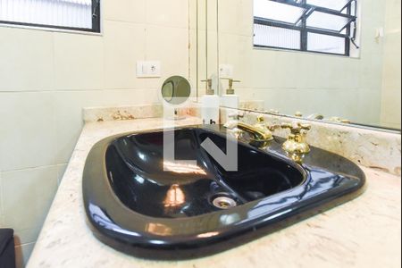 Casa à venda com 227m², 4 quartos e 2 vagas Casa à venda com 227m², 4 quartos e 2 vagasBanheiro