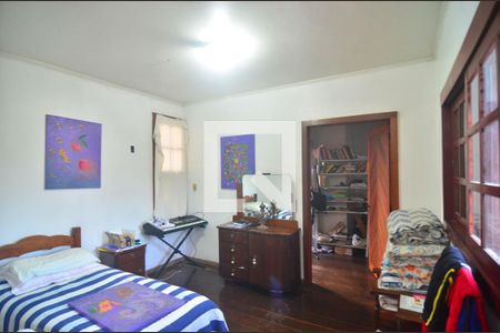 Casa à venda com 333m², 4 quartos e 2 vagasSuíte