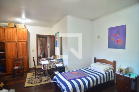 Casa à venda com 333m², 4 quartos e 2 vagasSuíte