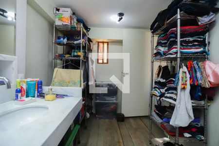 Casa à venda com 242m², 3 quartos e 2 vagasBanheiro da Suíte