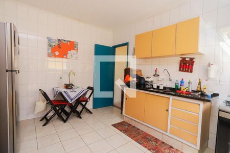Casa à venda com 242m², 3 quartos e 2 vagasCozinha