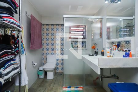 Casa à venda com 242m², 3 quartos e 2 vagasBanheiro da Suíte