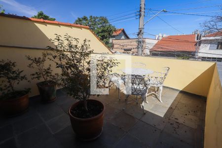 Casa à venda com 242m², 3 quartos e 2 vagasVaranda