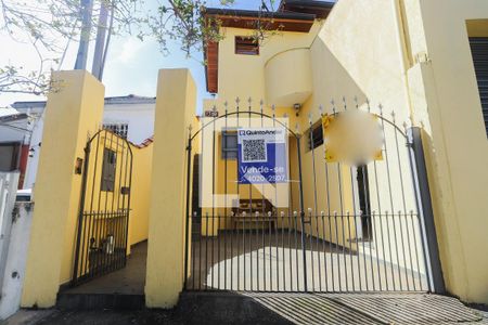 Casa à venda com 242m², 3 quartos e 2 vagasFachada