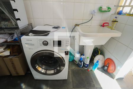 Casa à venda com 242m², 3 quartos e 2 vagasÁrea de Serviço