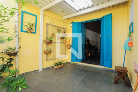 Casa à venda com 242m², 3 quartos e 2 vagasQuintal