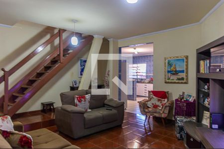 Casa à venda com 243m², 3 quartos e 3 vagas Casa à venda com 243m², 3 quartos e 3 vagasSala