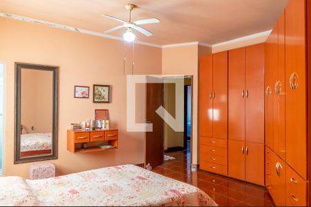 Casa à venda com 243m², 3 quartos e 3 vagas Casa à venda com 243m², 3 quartos e 3 vagasQuarto Suíte