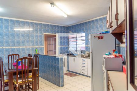 Casa à venda com 243m², 3 quartos e 3 vagas Casa à venda com 243m², 3 quartos e 3 vagasCozinha