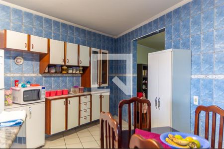 Casa à venda com 243m², 3 quartos e 3 vagas Casa à venda com 243m², 3 quartos e 3 vagasCozinha