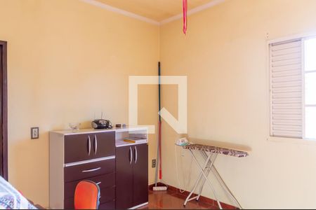 Casa à venda com 243m², 3 quartos e 3 vagas Casa à venda com 243m², 3 quartos e 3 vagasQuarto 2