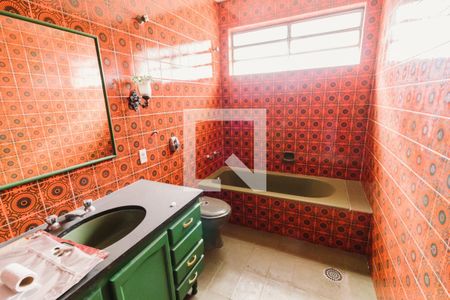 Casa à venda com 750m², 3 quartos e 11 vagasSuíte banheiro 2