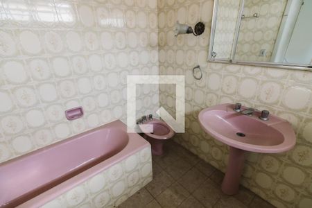 Casa à venda com 750m², 3 quartos e 11 vagasSuíte banheiro 