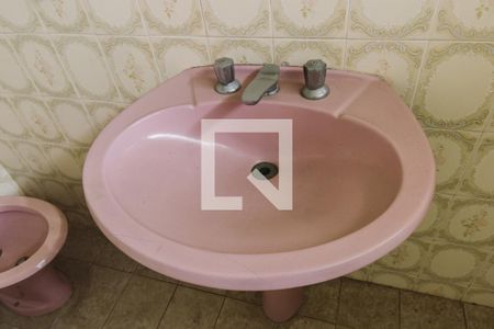 Casa à venda com 750m², 3 quartos e 11 vagasSuíte banheiro 