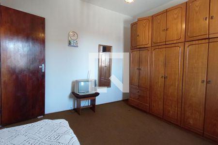 Casa à venda com 247m², 3 quartos e 4 vagasQuarto 2
