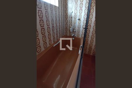 Casa à venda com 247m², 3 quartos e 4 vagasBanheira 1