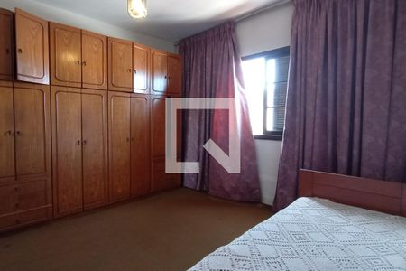 Casa à venda com 247m², 3 quartos e 4 vagasQuarto 2