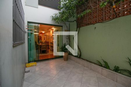 Casa à venda com 300m², 3 quartos e 4 vagasQuintal