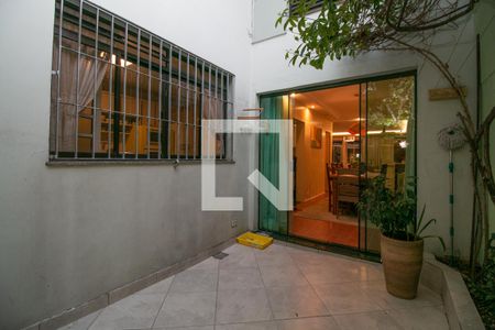 Casa à venda com 300m², 3 quartos e 4 vagasQuintal