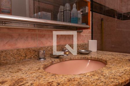 Casa à venda com 300m², 3 quartos e 4 vagasBanheiro Suíte 3