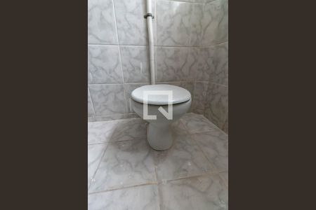 Casa para alugar com 75m², 2 quartos e sem vaga Casa para alugar com 75m², 2 quartos e sem vagaBanheiro Social