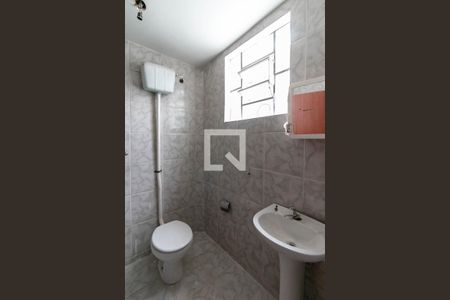 Casa para alugar com 75m², 2 quartos e sem vaga Casa para alugar com 75m², 2 quartos e sem vagaBanheiro Social