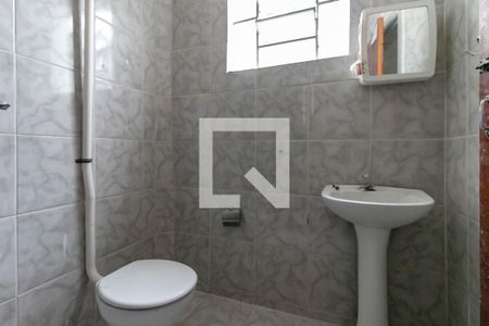 Casa para alugar com 75m², 2 quartos e sem vaga Casa para alugar com 75m², 2 quartos e sem vagaBanheiro Social