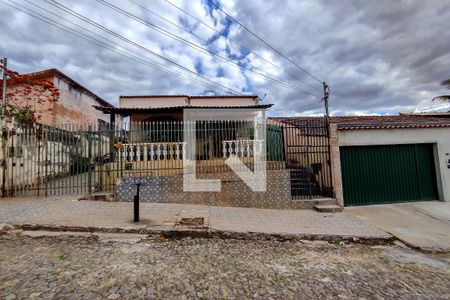 Casa para alugar com 75m², 2 quartos e sem vaga Casa para alugar com 75m², 2 quartos e sem vagaFachada