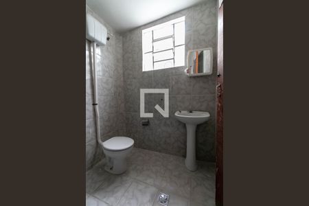 Casa para alugar com 75m², 2 quartos e sem vaga Casa para alugar com 75m², 2 quartos e sem vagaBanheiro Social