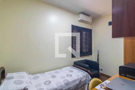 Casa à venda com 202m², 3 quartos e 8 vagasQuarto 2