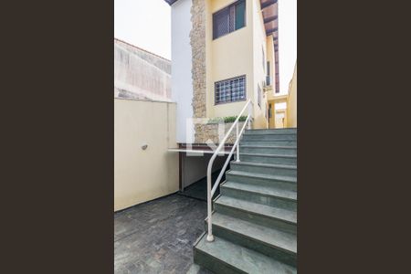 Casa à venda com 202m², 3 quartos e 8 vagasEscada