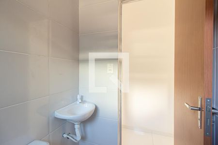 Casa para alugar com 64m², 2 quartos e 1 vaga Casa para alugar com 64m², 2 quartos e 1 vagaBanheiro Social