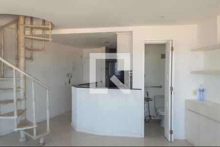 Sala/Cozinha de apartamento à venda com 1 quarto, 72m² em Barra da Tijuca, Rio de Janeiro