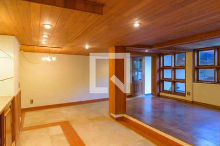 Casa à venda com 370m², 4 quartos e 3 vagasSalão de Festas