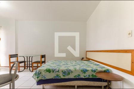 Sala/Quarto de apartamento para alugar com 1 quarto, 35m² em Itaigara, Salvador
