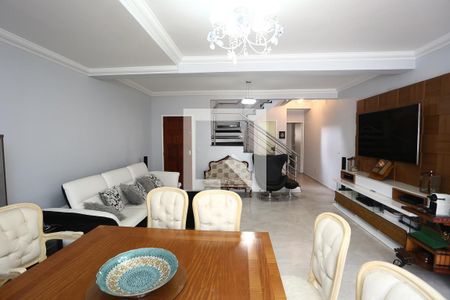 Casa de condomínio à venda com 240m², 3 quartos e 3 vagasSala