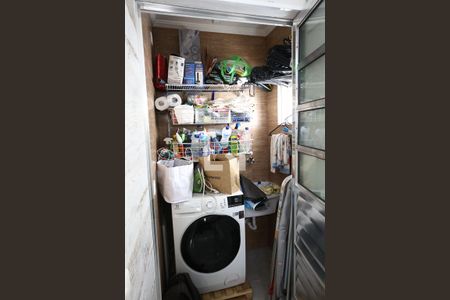 Casa de condomínio à venda com 240m², 3 quartos e 3 vagas Casa de condomínio à venda com 240m², 3 quartos e 3 vagasÁrea de Serviço