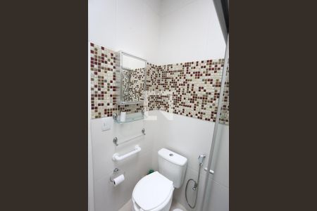 Casa de condomínio à venda com 240m², 3 quartos e 3 vagas Casa de condomínio à venda com 240m², 3 quartos e 3 vagasBanheiro da Suíte 2