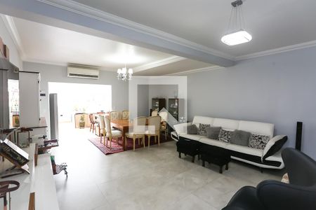 Casa de condomínio à venda com 240m², 3 quartos e 3 vagasSala