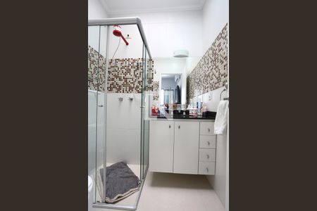 Casa de condomínio à venda com 240m², 3 quartos e 3 vagas Casa de condomínio à venda com 240m², 3 quartos e 3 vagasBanheiro da Suíte 2