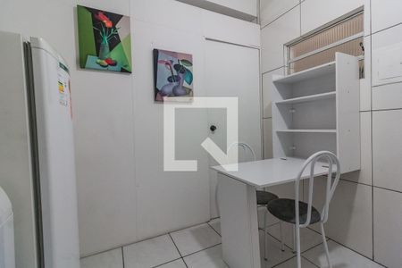 Cozinha de apartamento para alugar com 1 quarto, 28m² em Real Parque, São José