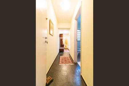 Casa à venda com 180m², 2 quartos e 2 vagasCorredor