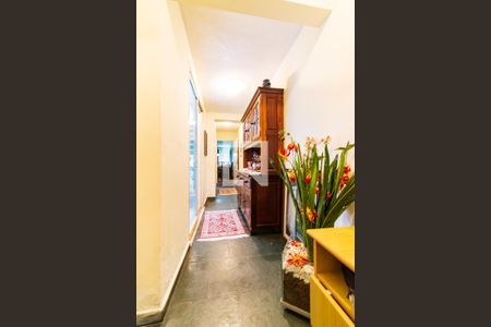 Casa à venda com 180m², 2 quartos e 2 vagasCorredor