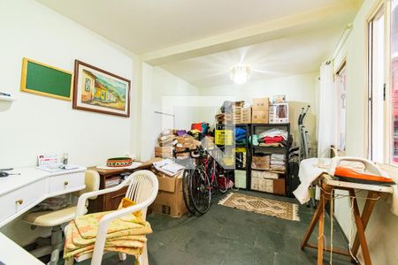 Casa à venda com 180m², 2 quartos e 2 vagasQuarto de Serviço