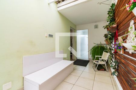 Casa à venda com 180m², 2 quartos e 2 vagasEntrada